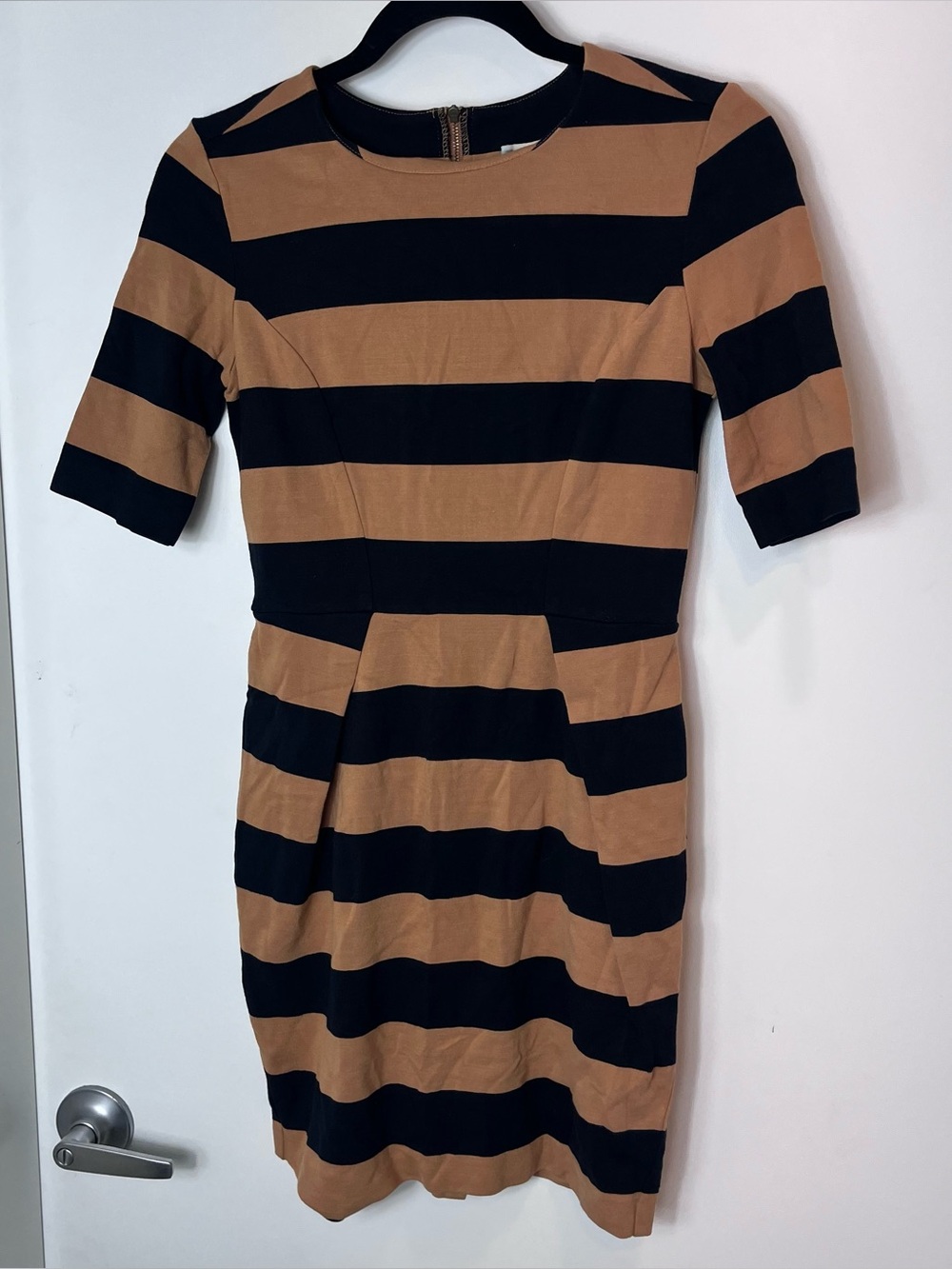 Fossil Striped Black and Tan Half Sleeve Sheath Dress Zip Back XS Art Teacher